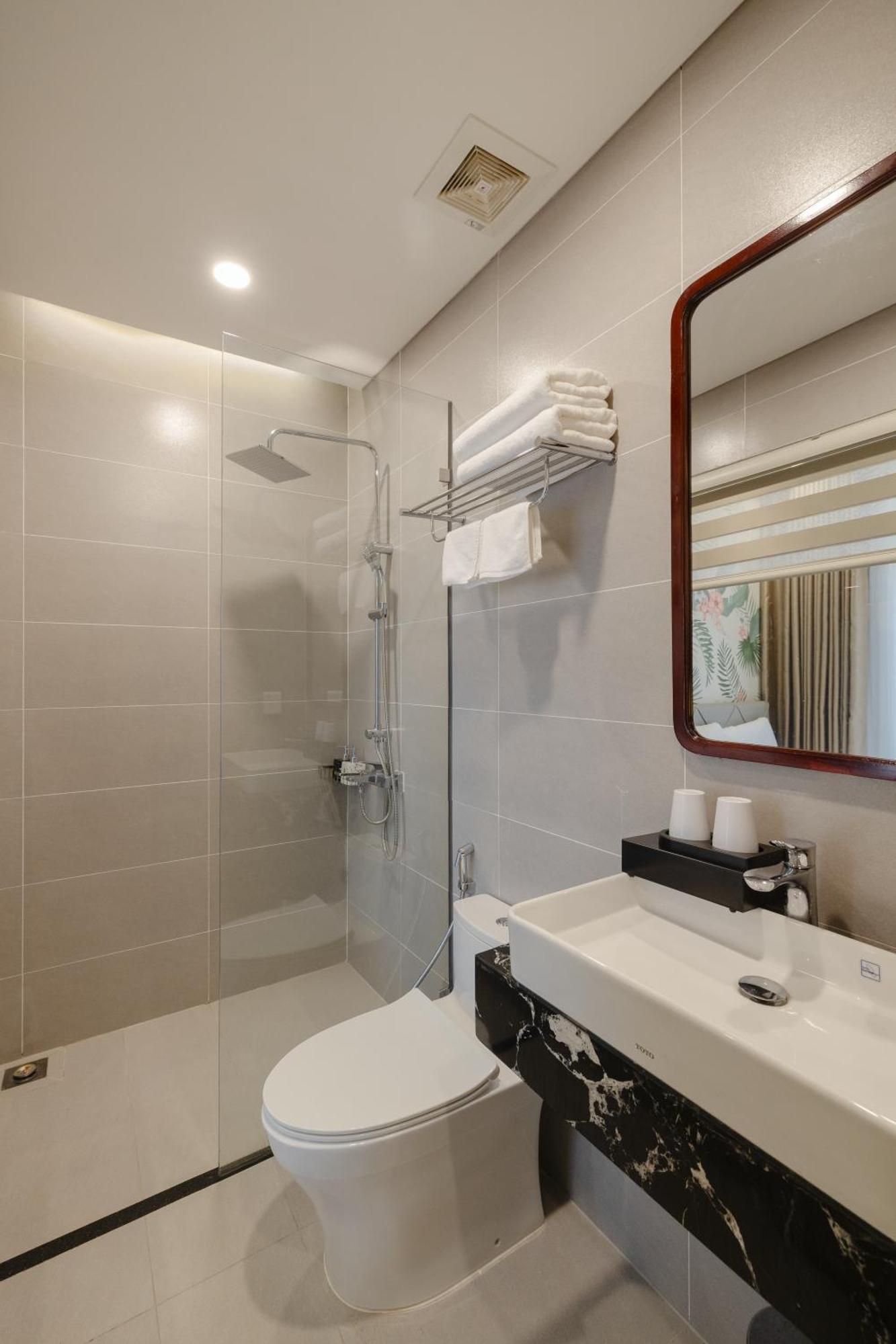 Hotel Tropical Bay Grand World Phu Quoc Esterno foto