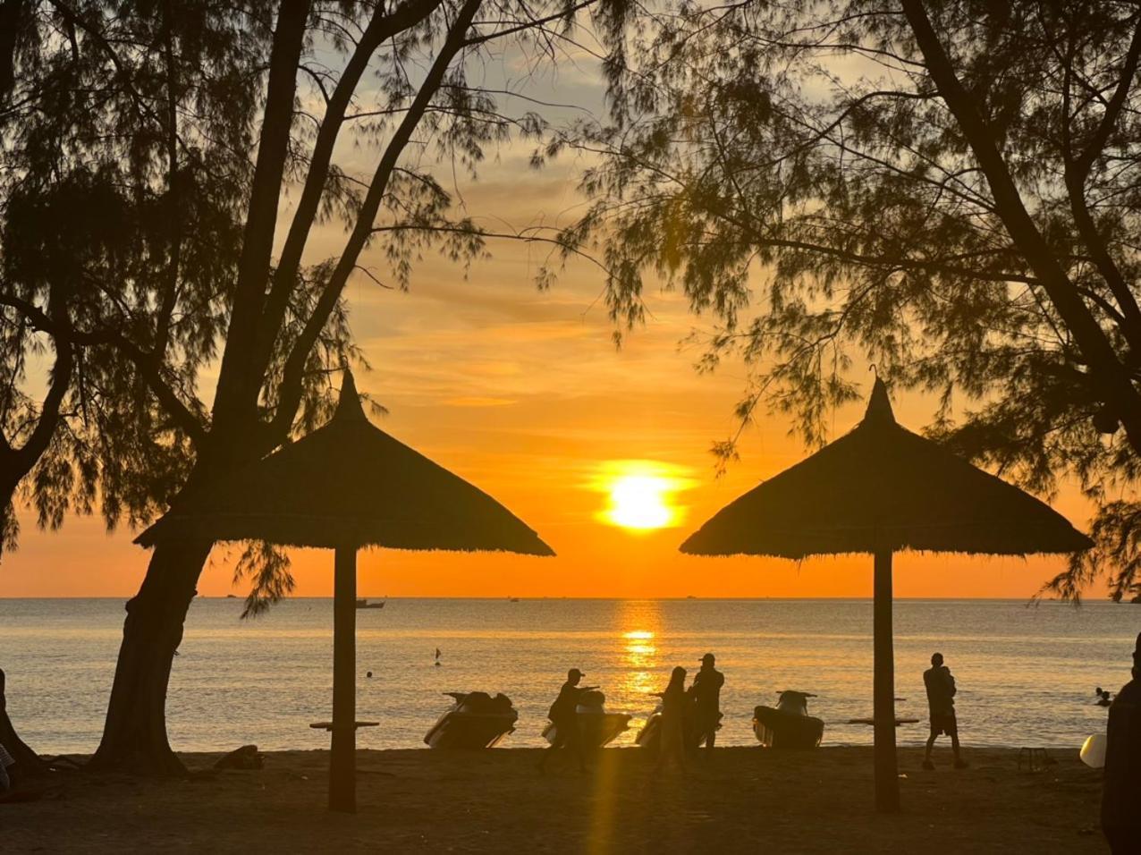 Hotel Tropical Bay Grand World Phu Quoc Esterno foto